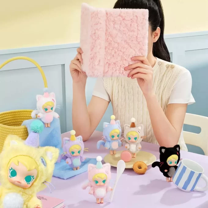 Caixa surpresa com pingente de pelúcia de vinil Baby Molly Pocket Friends Series