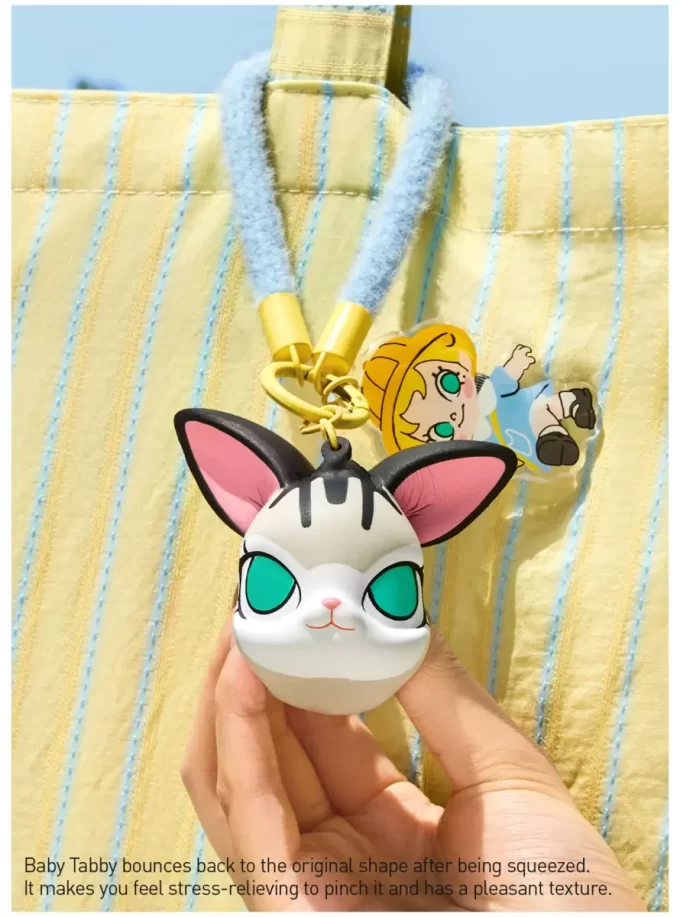 Caixa surpresa com pingente de pitada da série Baby Molly e Baby Tabby
