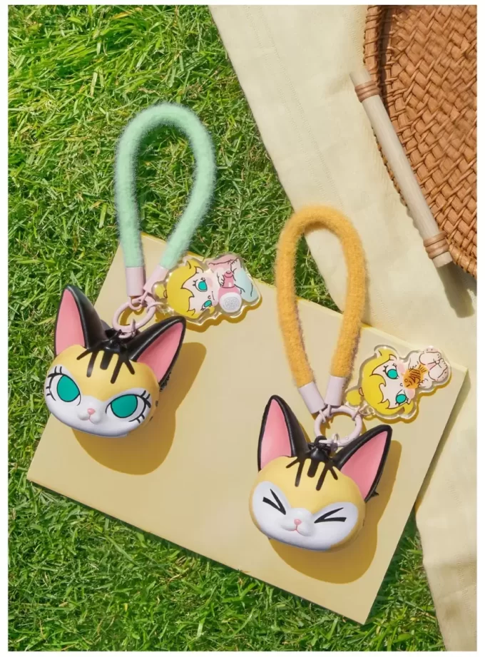 Caixa surpresa com pingente de pitada da série Baby Molly e Baby Tabby