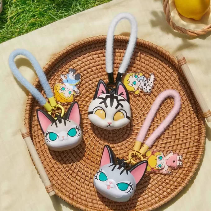 Caixa surpresa com pingente de pitada da série Baby Molly e Baby Tabby