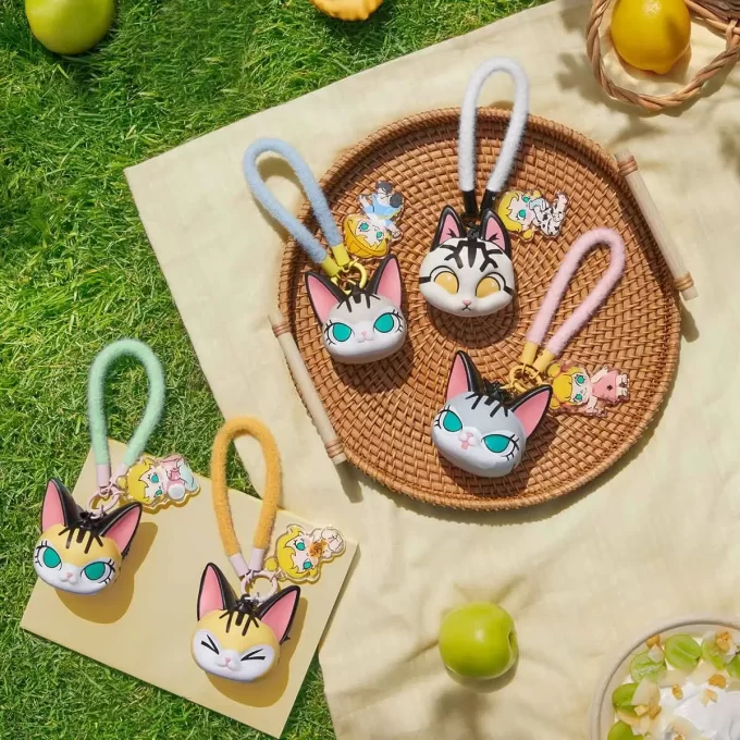 Caixa surpresa com pingente de pitada da série Baby Molly e Baby Tabby