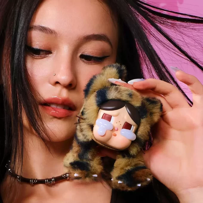 CRYBABY Wild But Cutie Series – Caixa surpresa com pingente de pelúcia de vinil