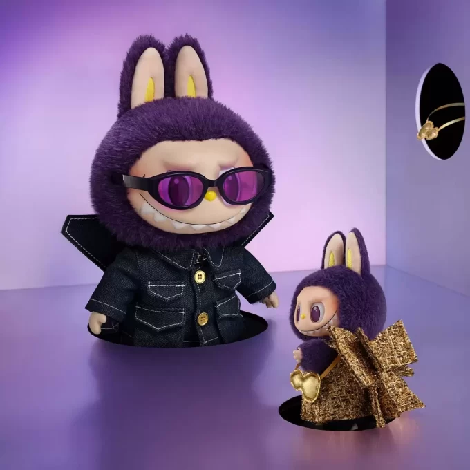 LABUBU × PRONÚNCIA – ASAS DA FANTASIA Boneca de pelúcia de vinil