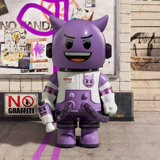 MEGA SPACE MOLLY 100% × Série Emoji™