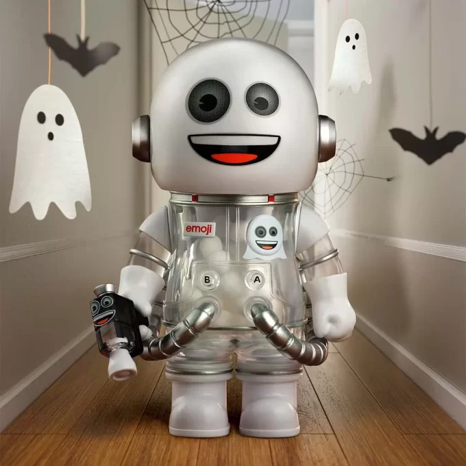 MEGA SPACE MOLLY 100% × Série Emoji™