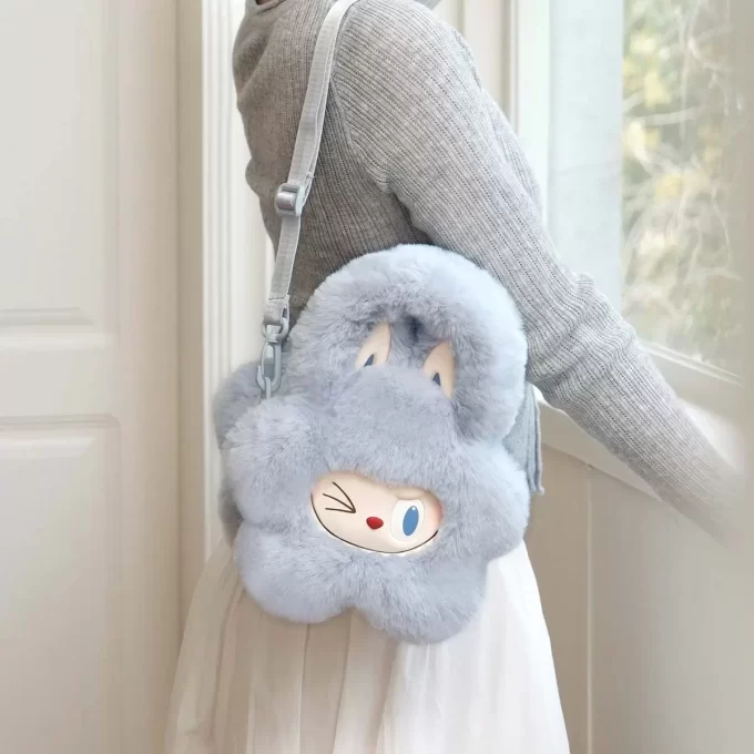 Série Clássica THE MONSTERS – Bolsa de Pelúcia com Flores