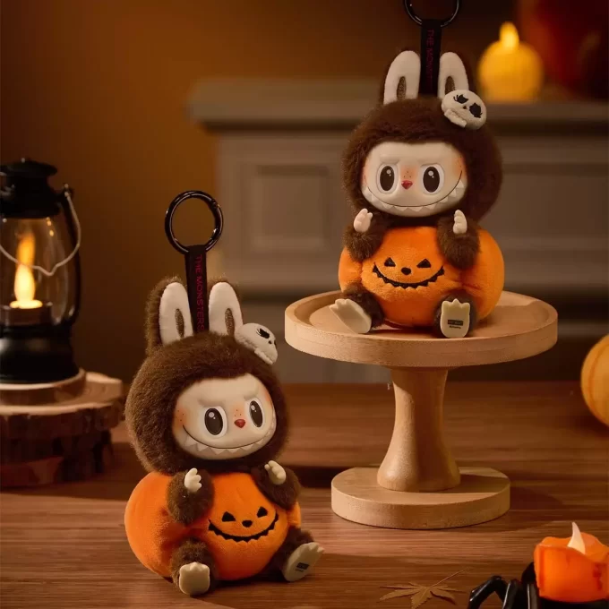 Série Happy Halloween Party – Pingente de pelúcia de vinil com abóbora sentada