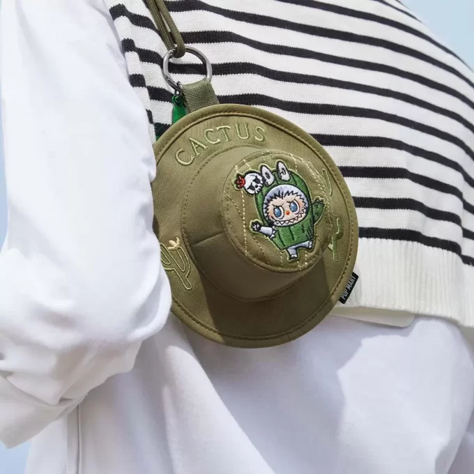SÉRIE OS MONSTROS CAEM NA NATUREZA – Bolsa Bucket Hat Mini Caixa de Biind
